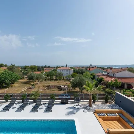 Bella Vista ****