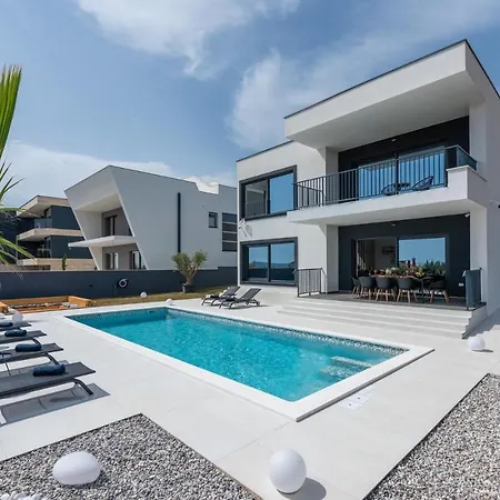 Bella Vista **** *