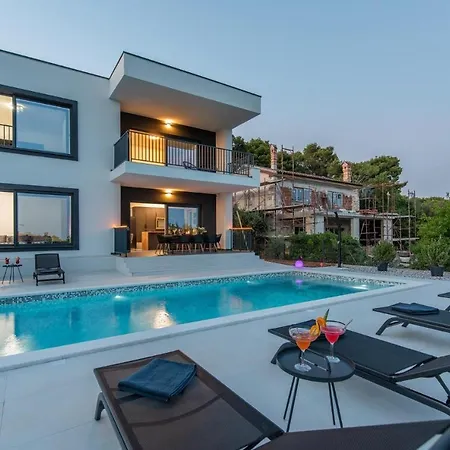 Bella Vista ****