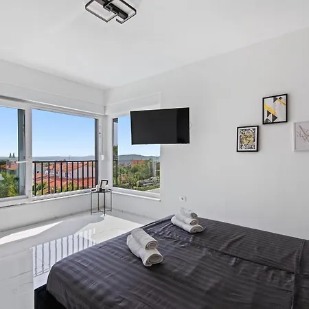 Bella Vista **** *