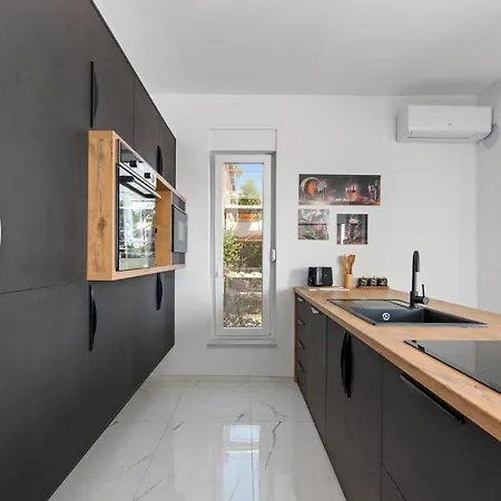 Bella Vista ****