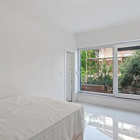 Bella Vista ****