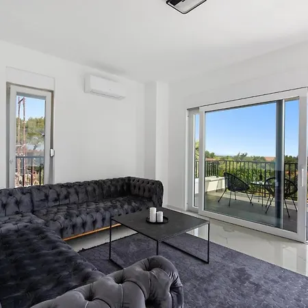 Bella Vista ****